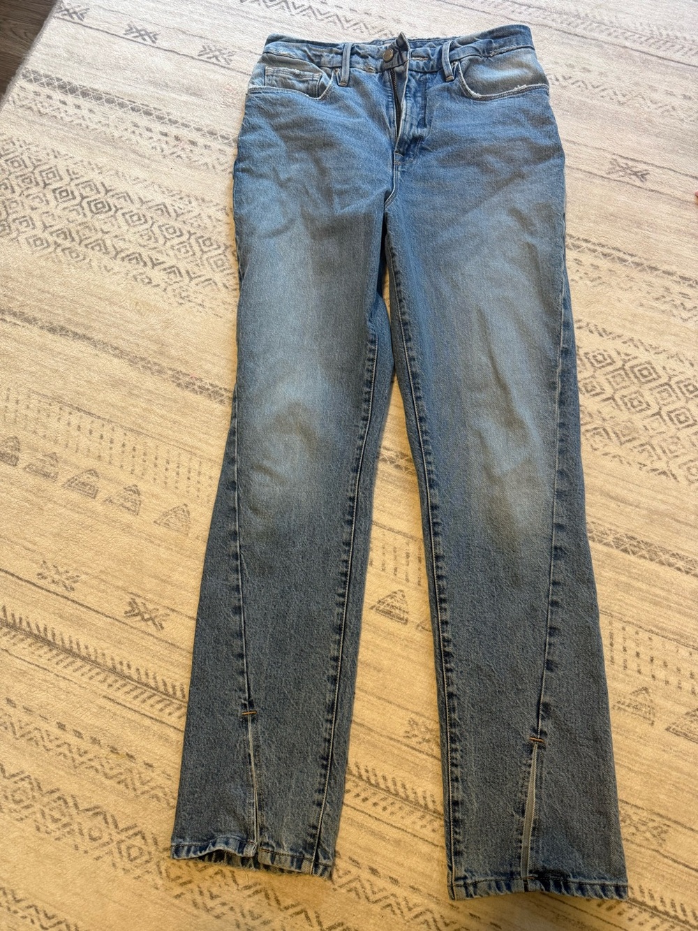 Good American Straight Leg Jeans in Medium Blue Wash